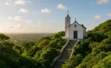Morro da Guia e Capela Nossa Senhora da Guia: Um Mirante de Beleza e História